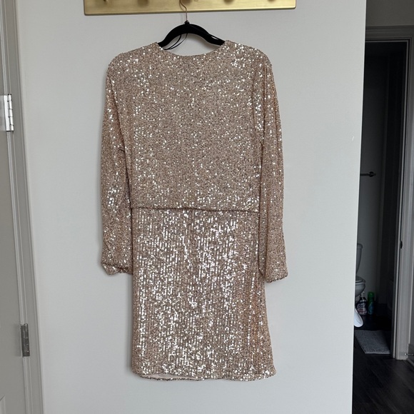 Gold sequin wrap dress - Picture 2 of 6